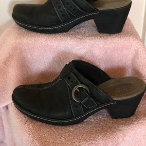 Clarks genuine soft leather clogs